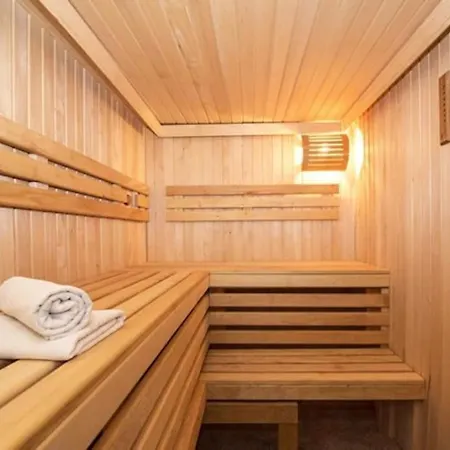 Ace Location With Pool & Sauna Апартаменты