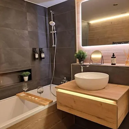 Апартаменты Ace Location With Pool & Sauna