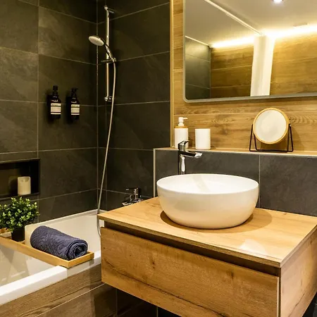 Apartment Ace Location With Pool & Sauna *