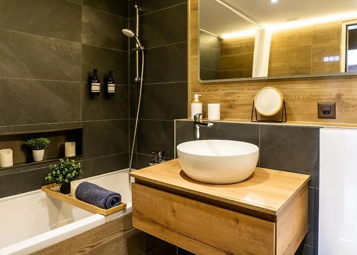 Apartment Ace Location With Pool & Sauna *